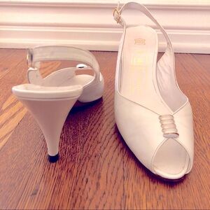 Vintage Bruno Magli White Leather Peep Toe Sling Back Pump 7.5 AAA Retro Classic